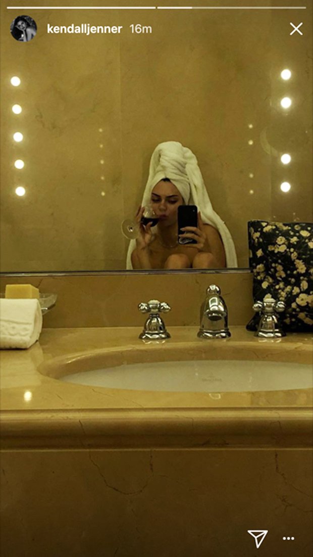 The 22-year-old model appeared naked to Instagram Stories, as she enjoyed some wine in her hotel bathroom.