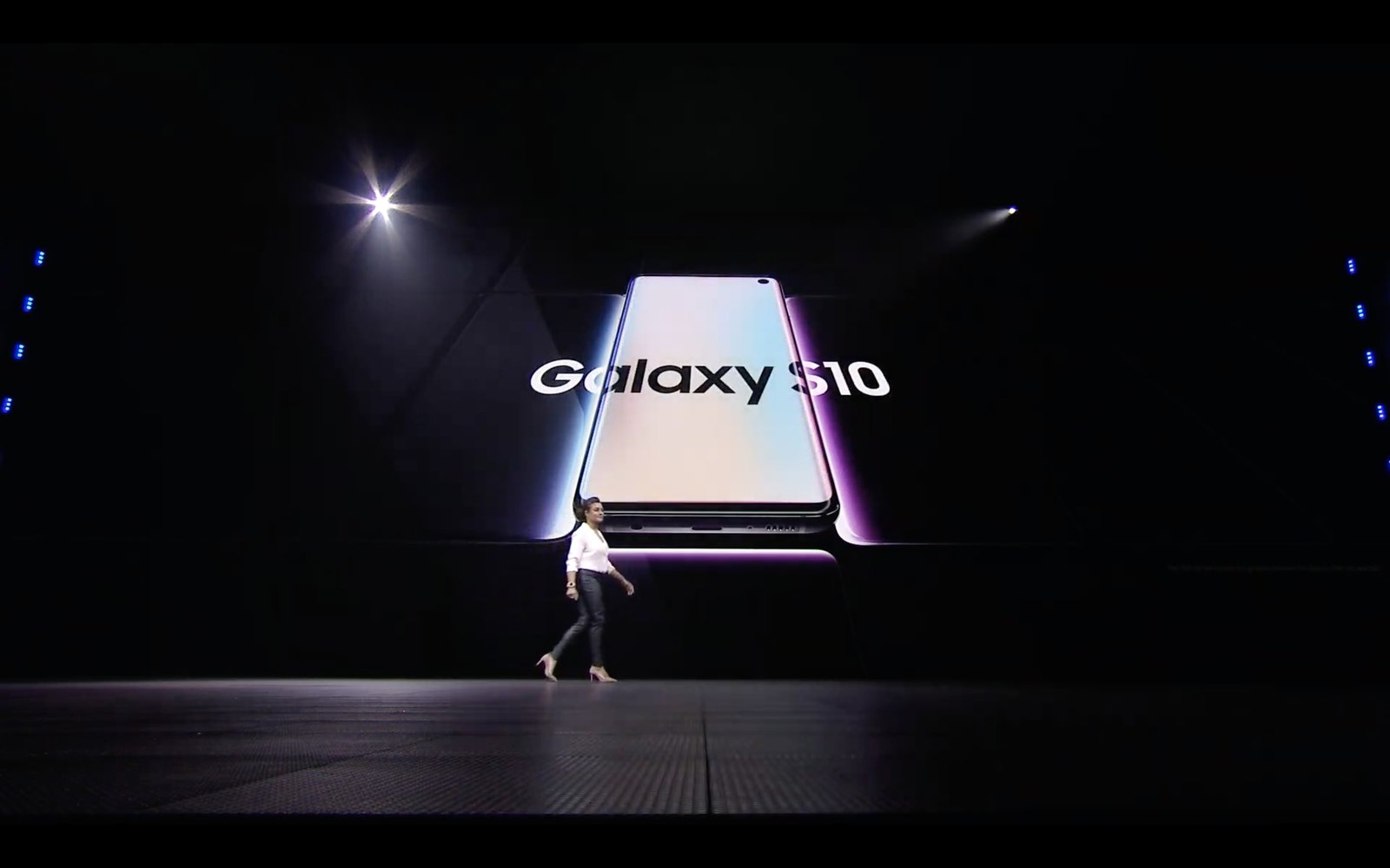 Unpacking the Samsung Galaxy S10+