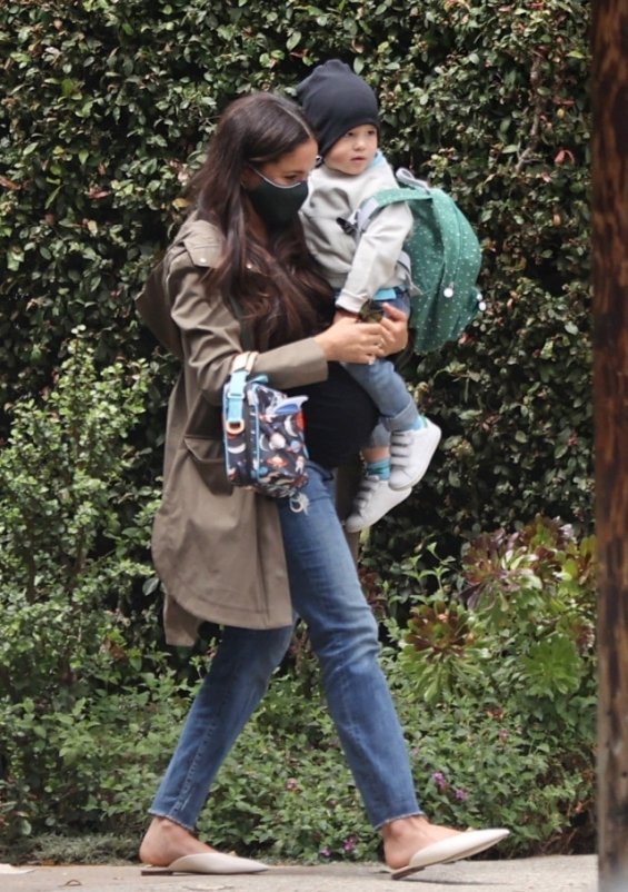 Pregnant Meghan Markle with her son Archie in California