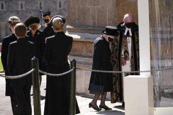 Last goodbye: Buried Prince Philip Queen Elizabeth for a final greeting from her husband