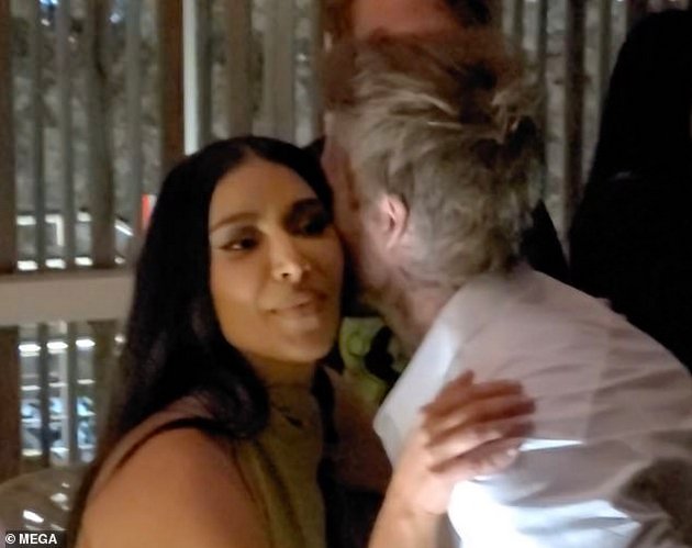 Kim Kardashian melts in front of David Beckham, Victoria holds his hand at the party for the 47th birthday