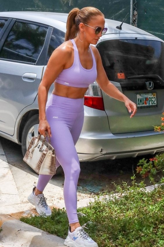 Jennifer Lopez highlighted her figure in a sports edition