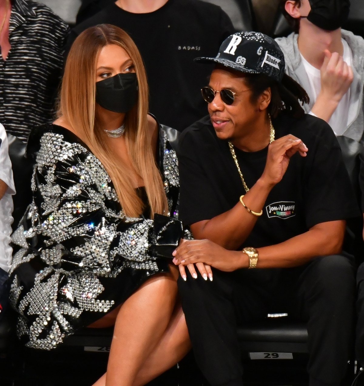 Beyoncé in a glamorous edition of a basketball game with Jay-Z