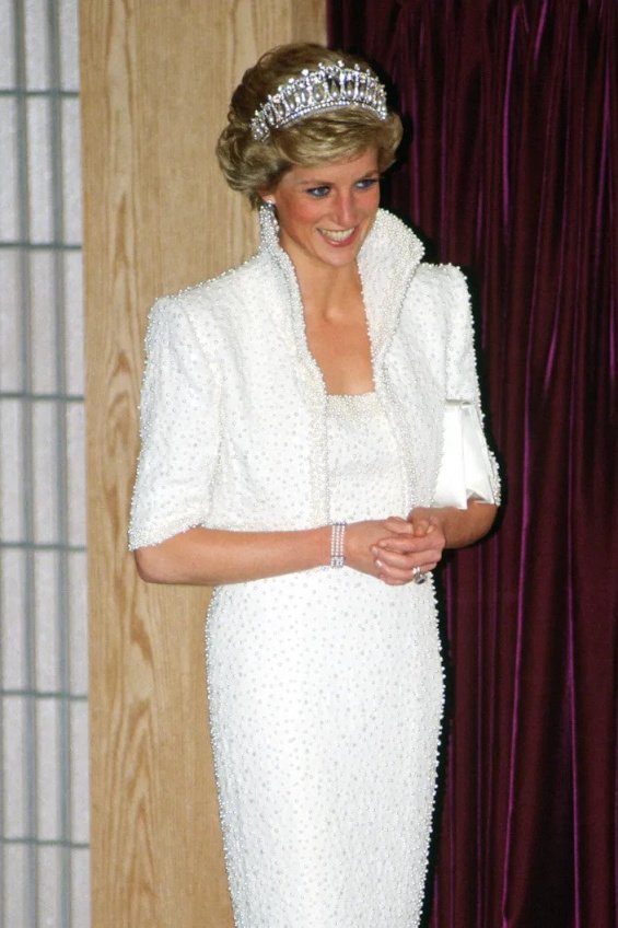 Duchess Catherine in a white coat and pearl bracelet from Princess Diana at the G7 summit