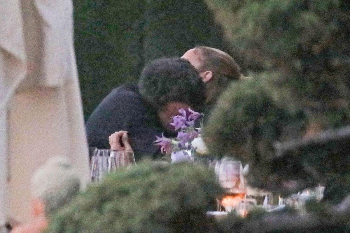 Jennifer Lopez and Ben Affleck were photographed kissing for the first time since their relationship resumed