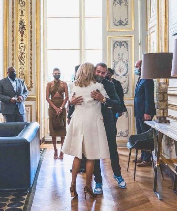 Hailey and Justin Bieber modern couple for meeting Emmanuel and Brigitte Macron in Paris
