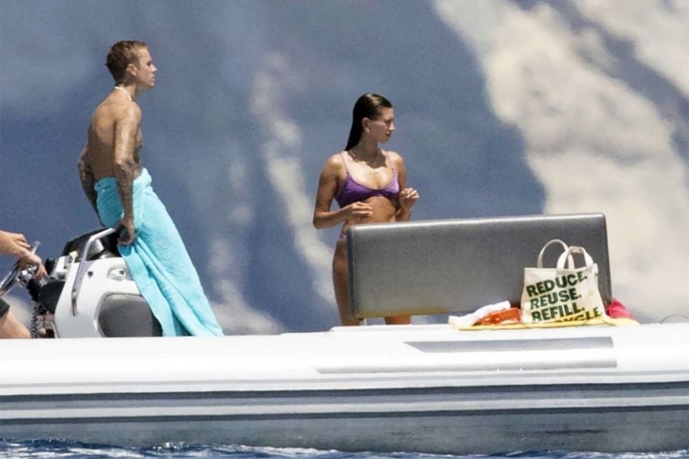 The beautiful Hailey Bieber rides a jet ski, Justin kisses her - The couple enjoys a vacation in Greece