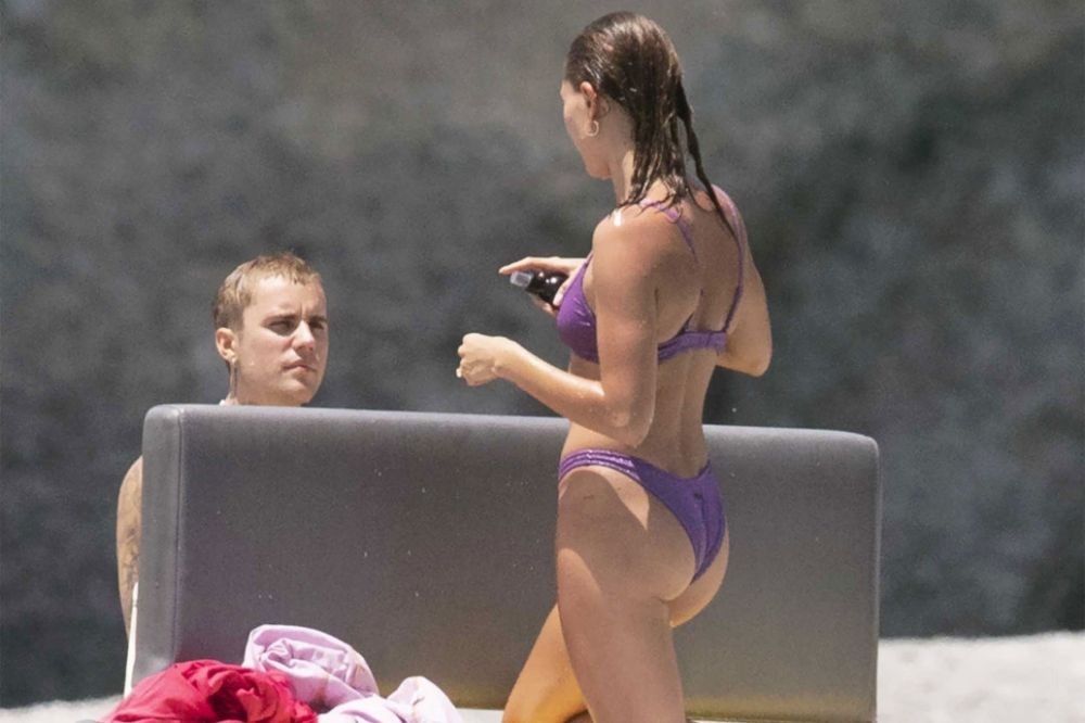 The beautiful Hailey Bieber rides a jet ski, Justin kisses her - The couple enjoys a vacation in Greece