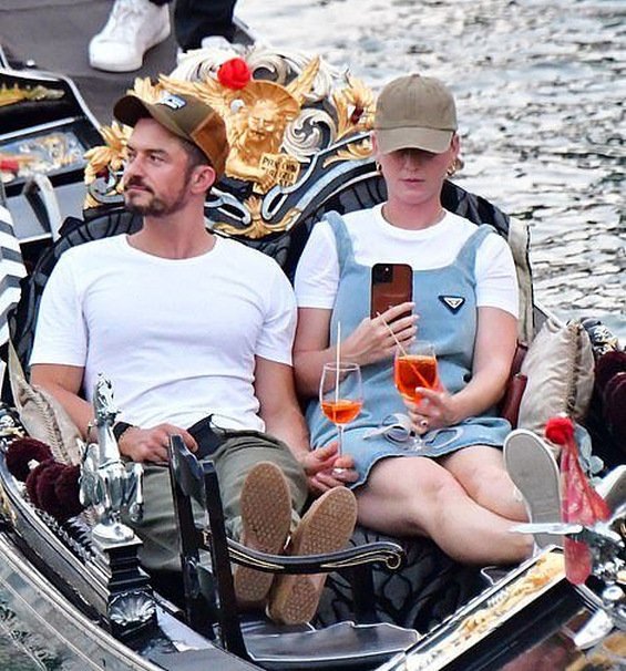 In a romantic mood: Katy Perry and Orlando Bloom kiss and enjoy a gondola in Venice