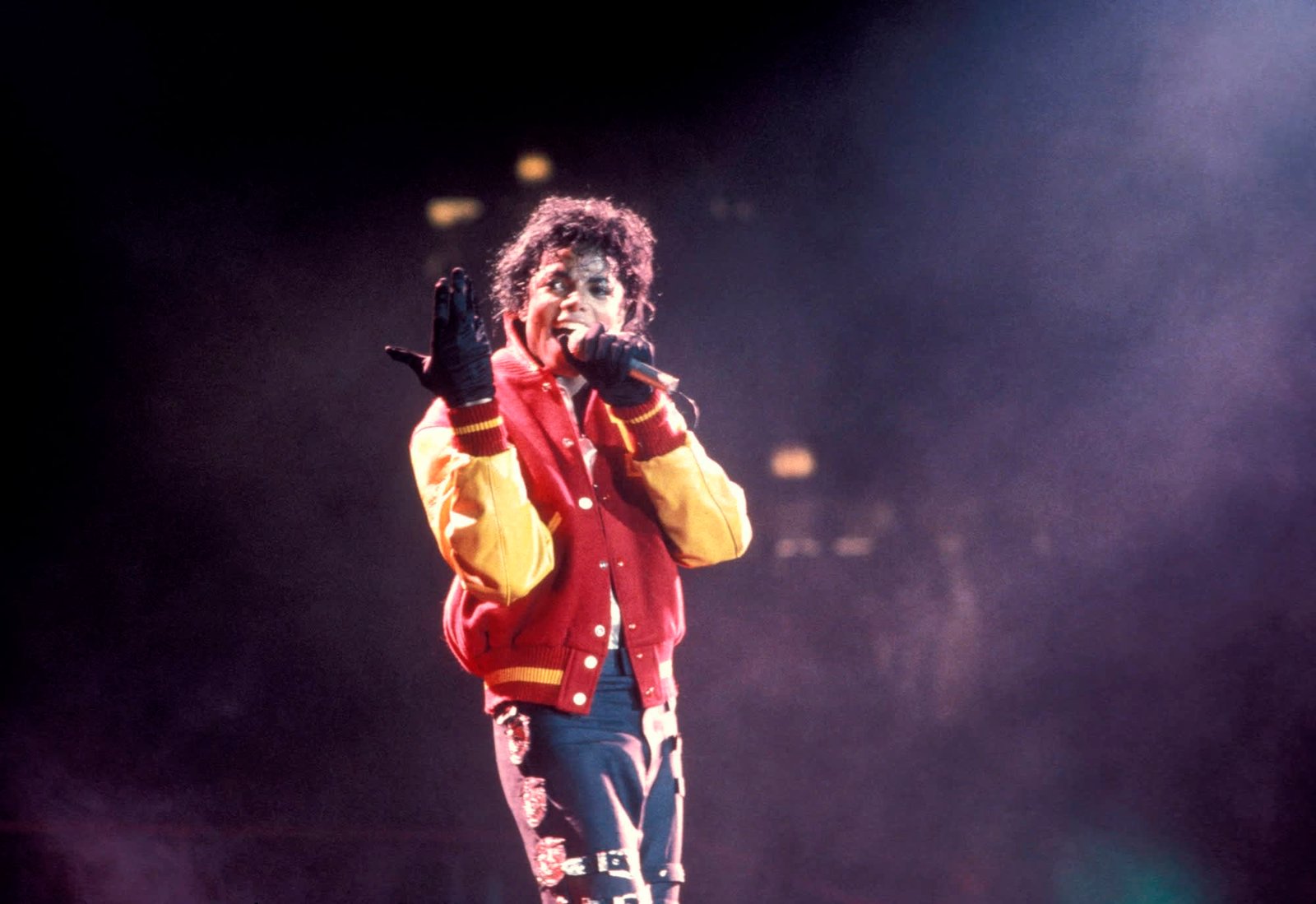 Michael Jackson breaks records after death - Over a billion views for Billie Jean