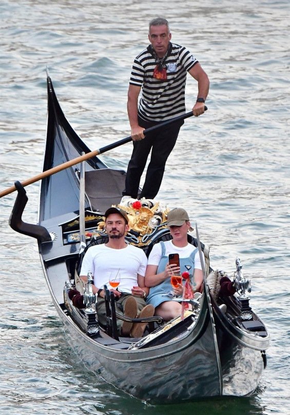 In a romantic mood: Katy Perry and Orlando Bloom kiss and enjoy a gondola in Venice