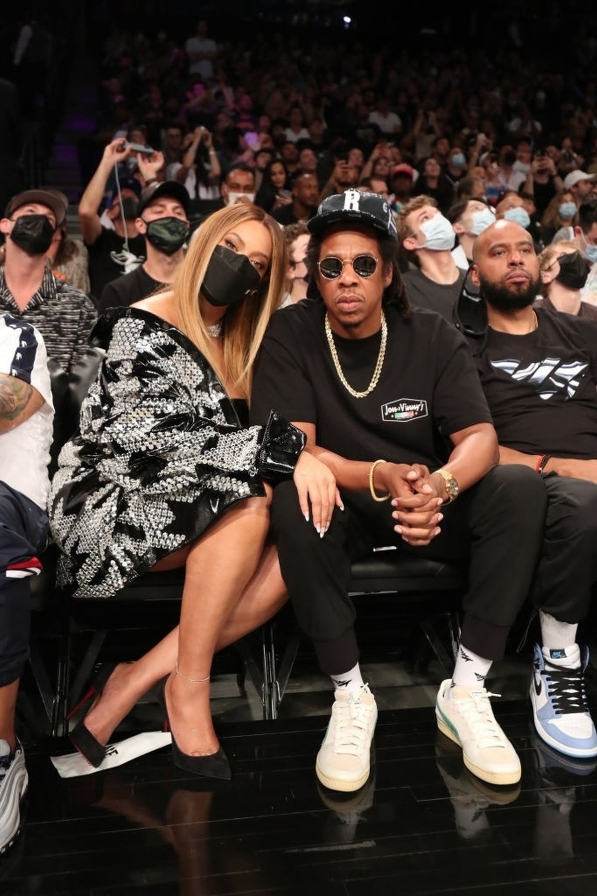 Beyoncé in a glamorous edition of a basketball game with Jay-Z