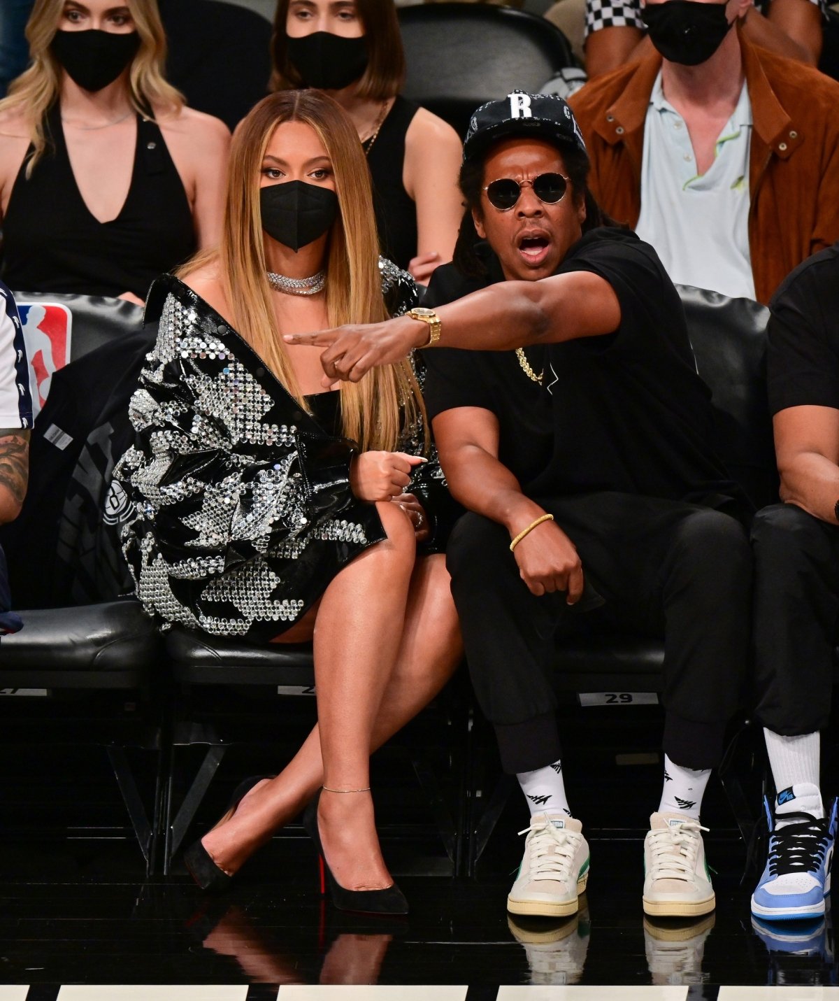 Beyoncé in a glamorous edition of a basketball game with Jay-Z