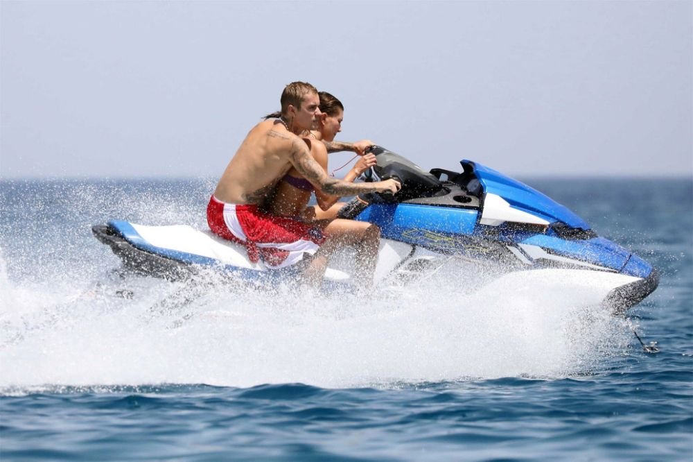 The beautiful Hailey Bieber rides a jet ski, Justin kisses her - The couple enjoys a vacation in Greece