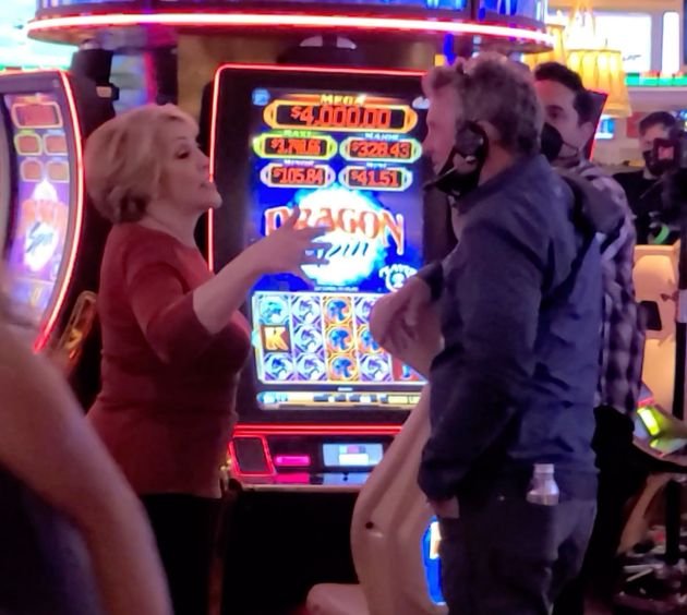 Ben Affleck in a casino with JLO's mother - Is the actor returning to his old vices?