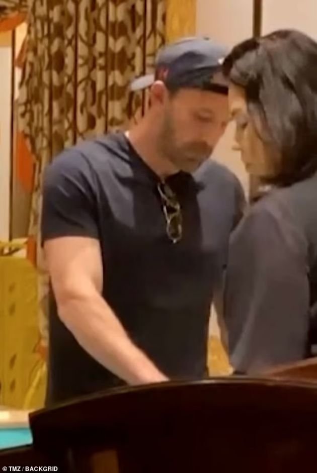 Ben Affleck in a casino with JLO's mother - Is the actor returning to his old vices?