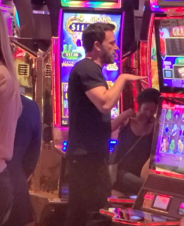 Ben Affleck in a casino with JLO's mother - Is the actor returning to his old vices?