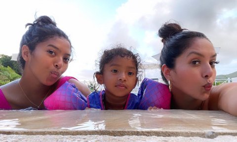 Kobe's 4 beauties: Vanessa Bryant and daughters enjoy Jamaica water antics