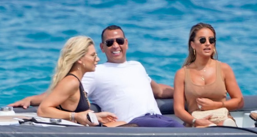 Alex Rodriguez also went on vacation where is JLO with Ben Affleck - With a luxury yacht and a beautiful girl