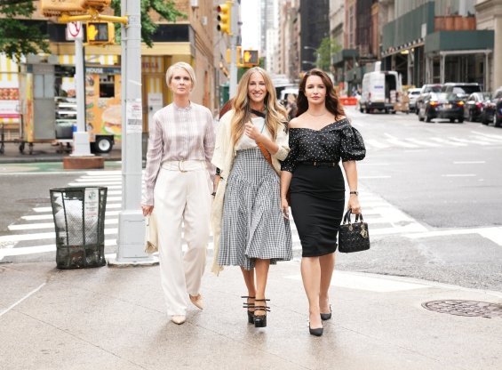 Carrie Bradshaw with gray hair: The first photos from the shooting of the sequel to "Sex and the City" without Samantha