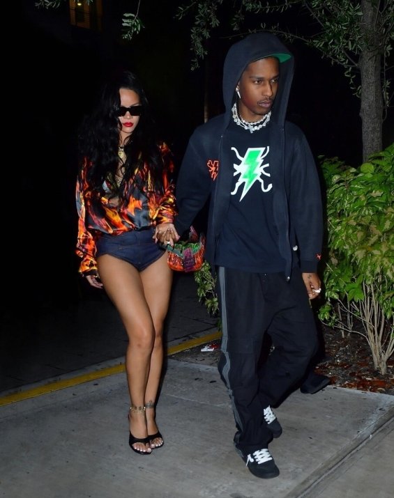 Rihanna is beautiful and modern when she goes out with her boyfriend ASAP Rocky