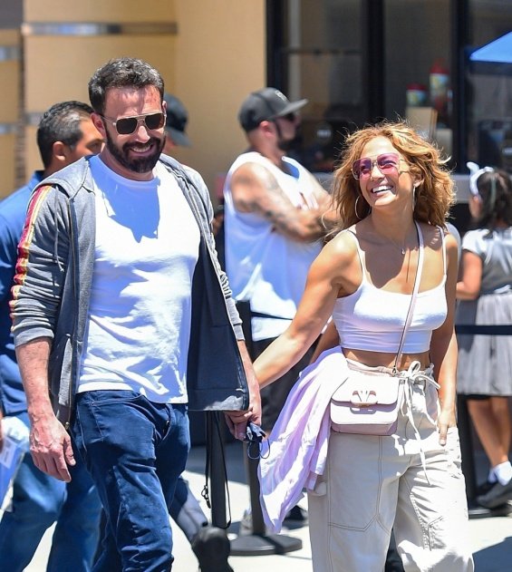 Jennifer Lopez and Ben Affleck smiling and happy with the kids at the amusement park