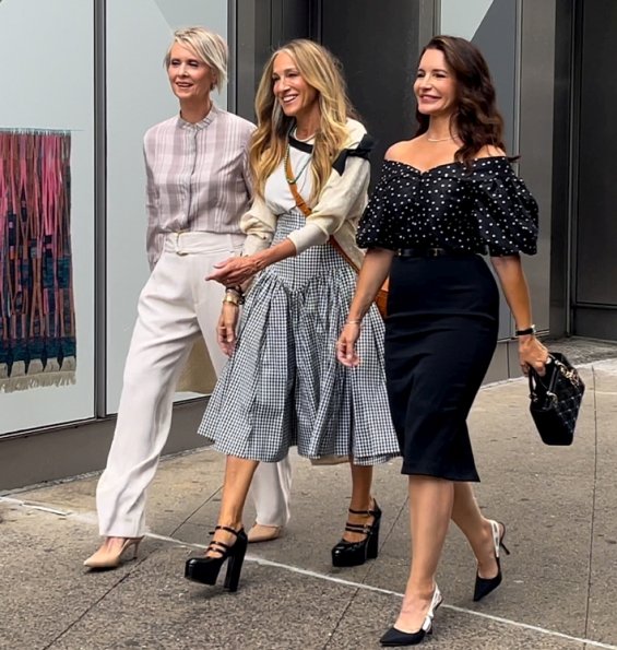 Carrie Bradshaw with gray hair: The first photos from the shooting of the sequel to "Sex and the City" without Samantha