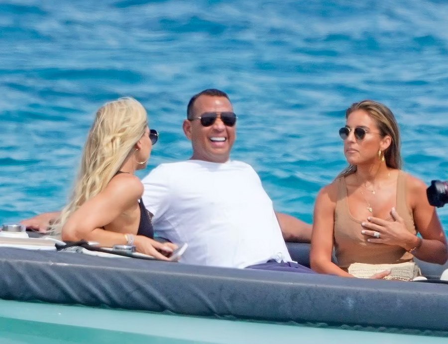 Alex Rodriguez also went on vacation where is JLO with Ben Affleck - With a luxury yacht and a beautiful girl