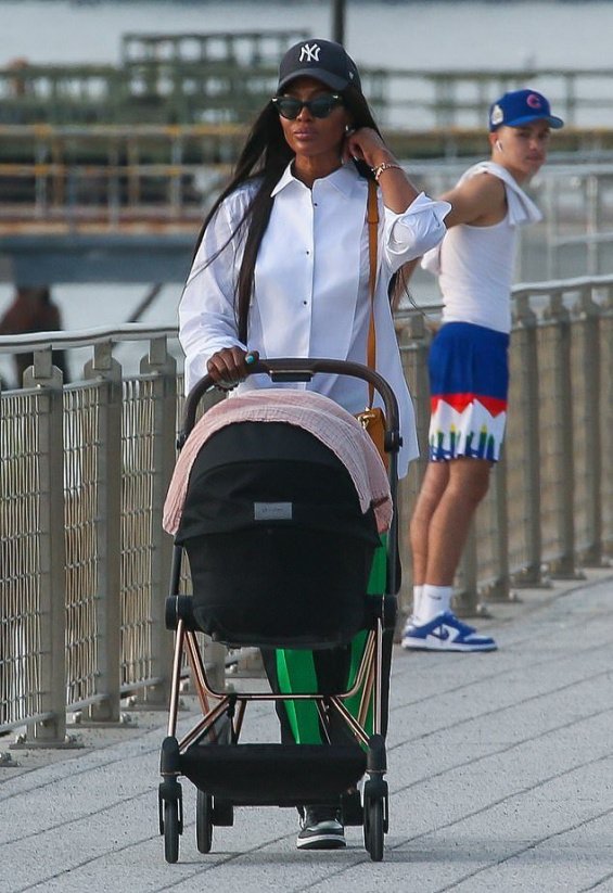 Naomi Campbell photographed for the first time on a walk with the baby in New York