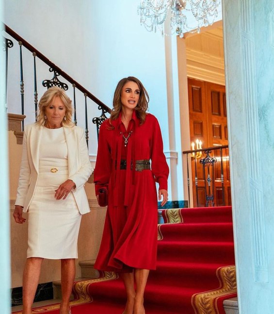 Queen Rania in a red dress next to Jill Biden at the White House - Elegant Ladies