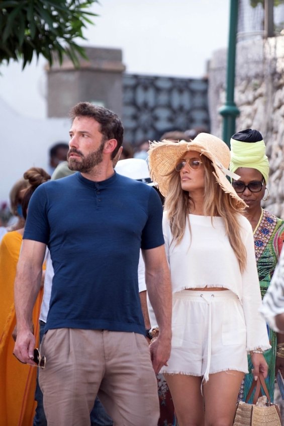 Jennifer Lopez and Ben Affleck are in love on Capri Island - Paparazzi photos from the summer romance