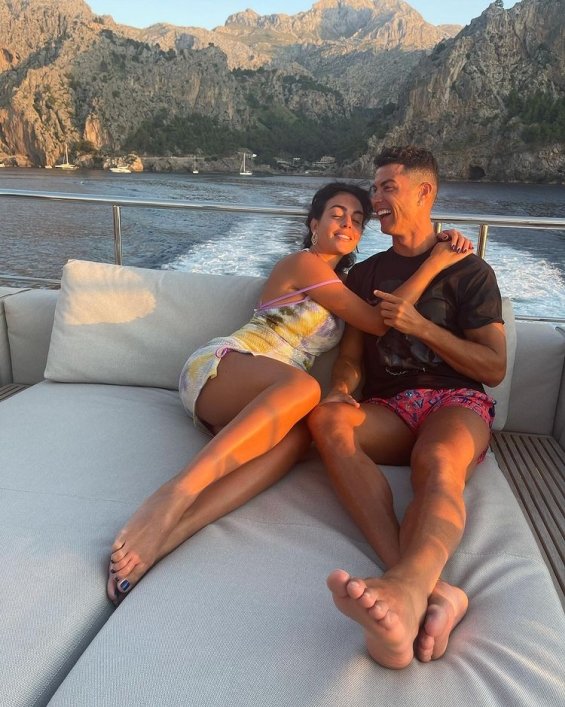 Romance at sunset: Cristiano Ronaldo and Georgina Rodriguez on a yacht in Mallorca