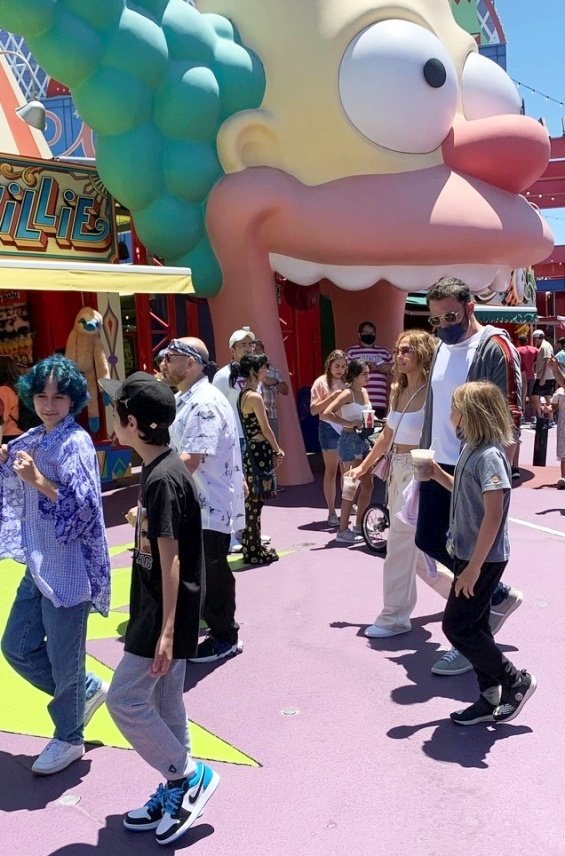 Jennifer Lopez and Ben Affleck smiling and happy with the kids at the amusement park