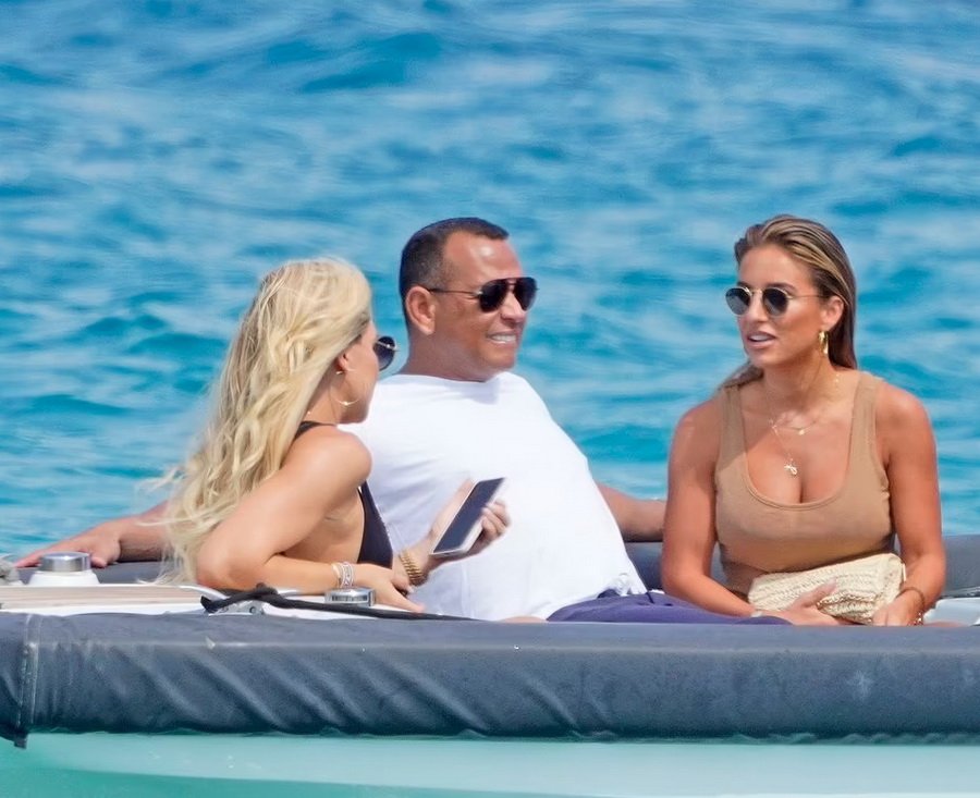 Alex Rodriguez also went on vacation where is JLO with Ben Affleck - With a luxury yacht and a beautiful girl
