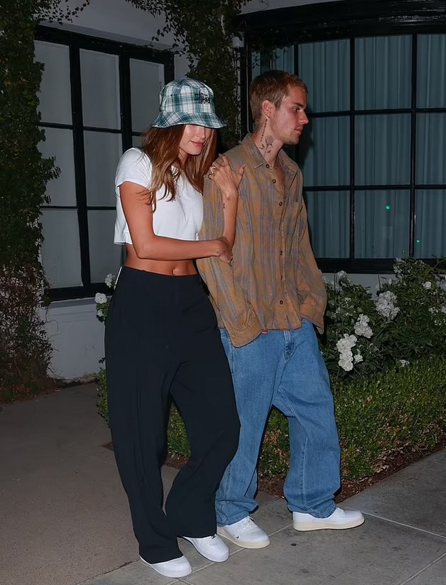 After the scandalous video when Justin Bieber screamed at Hailey Bieber - The couple appeared holding hands