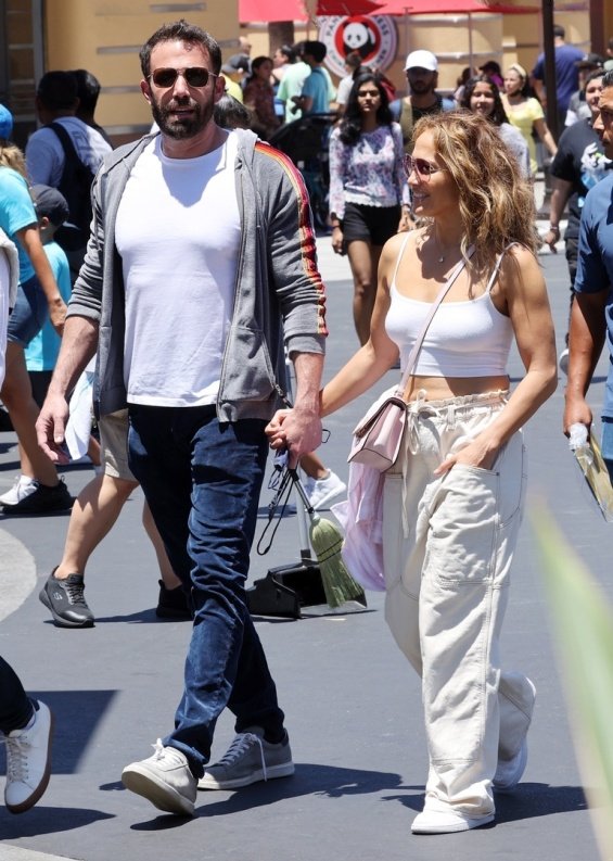 Jennifer Lopez and Ben Affleck smiling and happy with the kids at the amusement park