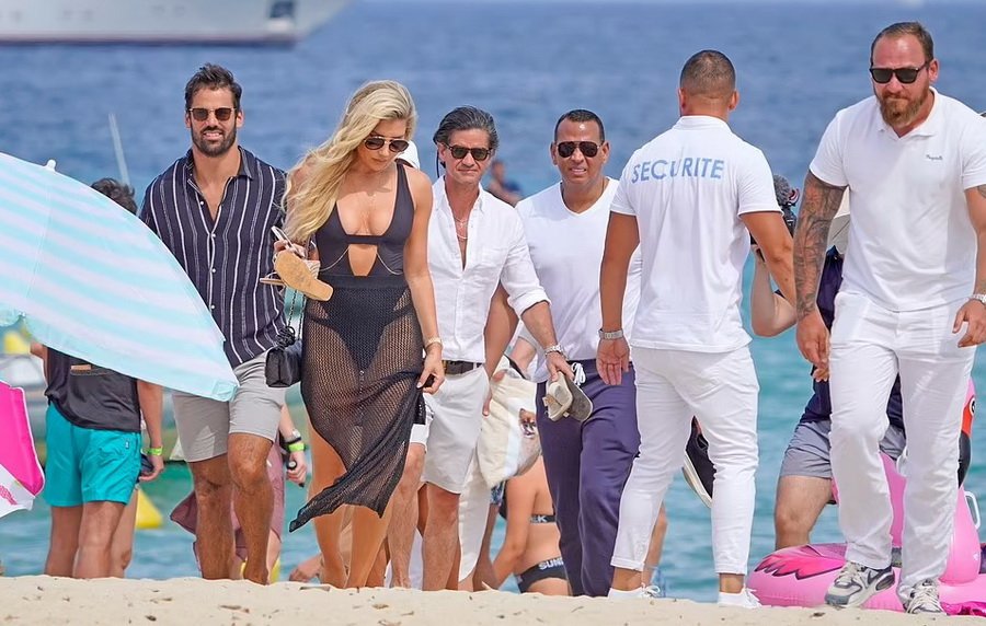 Alex Rodriguez also went on vacation where is JLO with Ben Affleck - With a luxury yacht and a beautiful girl