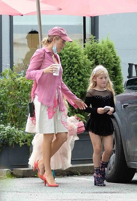 Blake Lively showed motherly skills on a walk with her three daughters