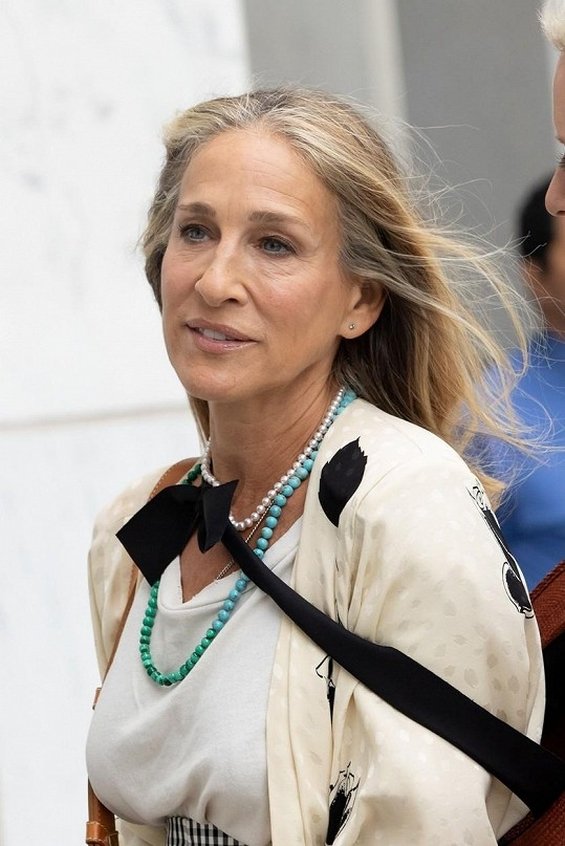 Carrie Bradshaw with gray hair: The first photos from the shooting of the sequel to "Sex and the City" without Samantha