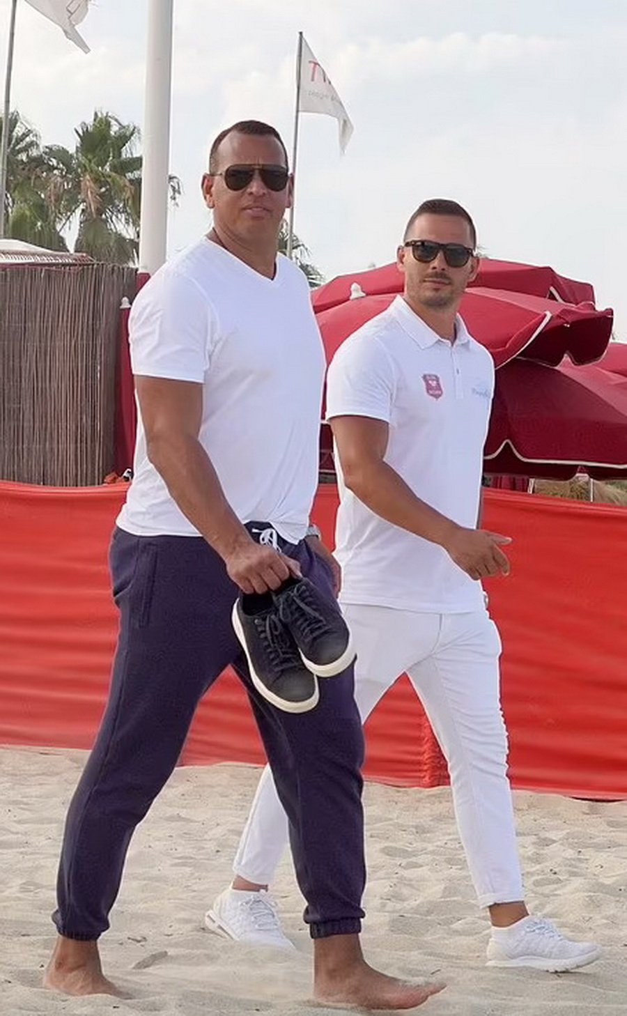 Alex Rodriguez also went on vacation where is JLO with Ben Affleck - With a luxury yacht and a beautiful girl