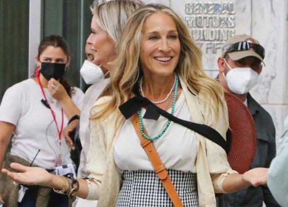 Carrie Bradshaw with gray hair: The first photos from the shooting of the sequel to "Sex and the City" without Samantha