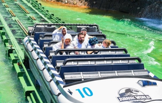 Jennifer Lopez and Ben Affleck smiling and happy with the kids at the amusement park