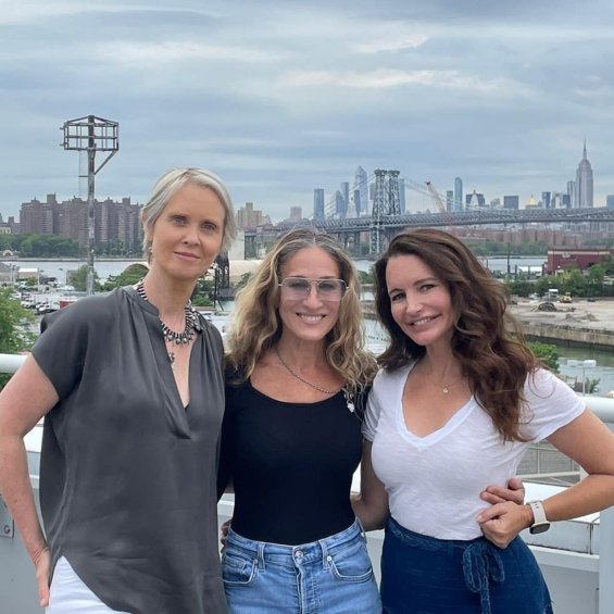 Carrie Bradshaw with gray hair: The first photos from the shooting of the sequel to "Sex and the City" without Samantha
