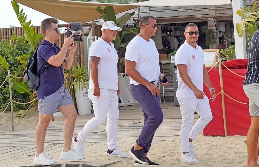 Alex Rodriguez also went on vacation where is JLO with Ben Affleck - With a luxury yacht and a beautiful girl