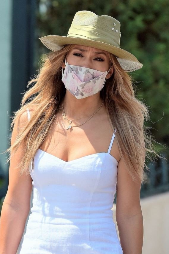 Jennifer Lopez with detail around her neck shows how crazy she is for Ben Affleck