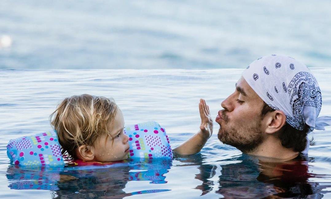 Enrique Iglesias shared a cute photo with 3-year-old twins Lucy and Nicholas on Instagram
