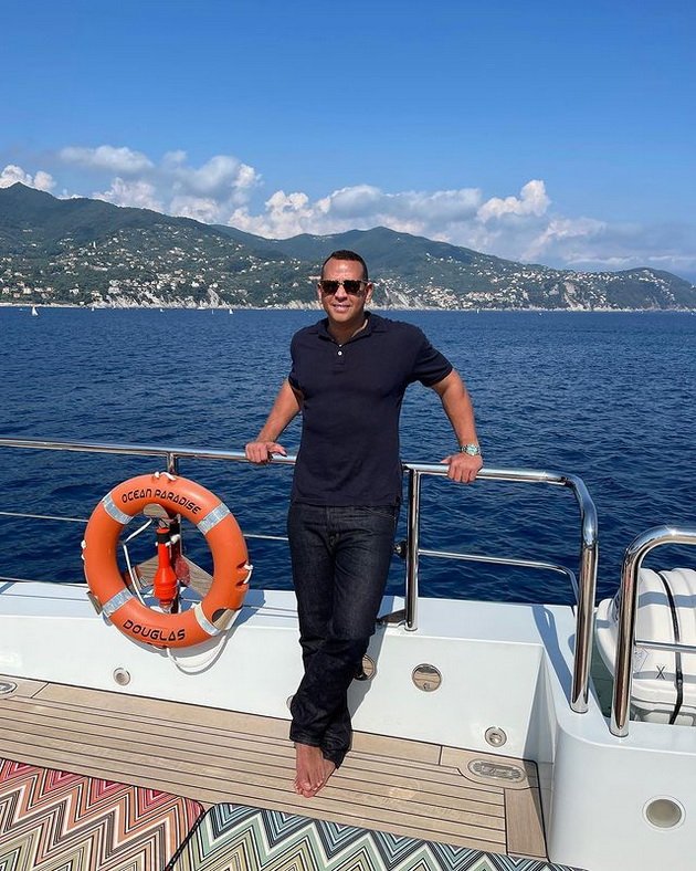 Alex Rodriguez also went on vacation where is JLO with Ben Affleck - With a luxury yacht and a beautiful girl