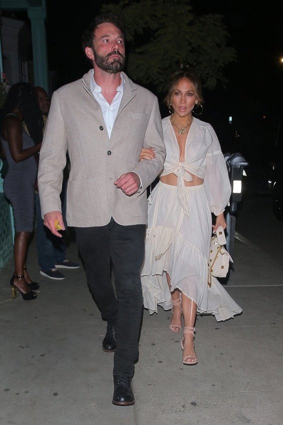 Jennifer Lopez in a sexy outfit for an evening out with Ben Affleck