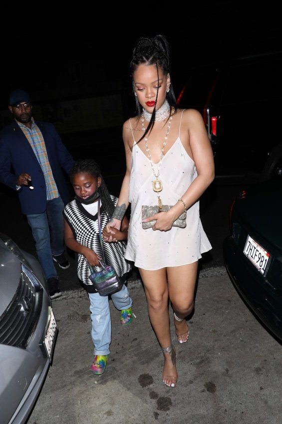 Rihanna in a mini dress for dinner with her niece Majesty - Modern aunt
