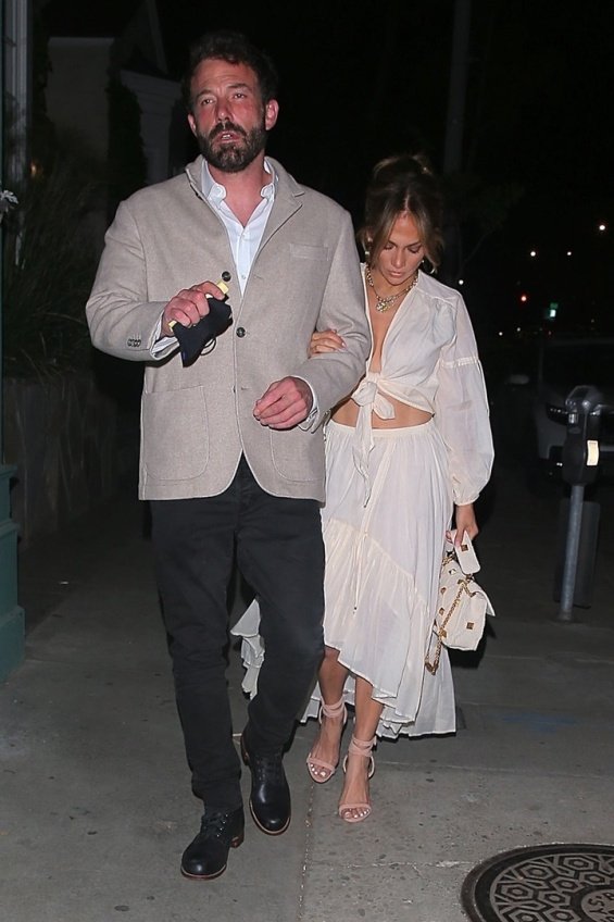 Jennifer Lopez in a sexy outfit for an evening out with Ben Affleck